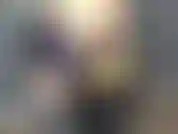 Tu aimes ma bite ! Je porte ma jupe d'écolière sexy, mes chaussettes hautes et mon petit soutien-gorge dos nu, je porte aussi ton truc préféré bien sûr... Mon gode-ceinture ! Tu veux ma bite ! Tu aimes être à genoux.