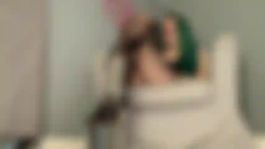 Ugh..... Hello loser. Tu ferais mieux de te sentir chanceuse que j'aie pris le temps de faire ça pour toi, de me moquer de ton existence et de te moquer de tes tendances masturbatoires. C'est un perdant intense joi.