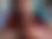 Tu ferais n'importe quoi pour que ta bite soit aspirée par moi. Même asseyez-vous et regardez un autre homme jouir sur mon visage sexy, puis pendant que mon visage est couvert de son sperme, je taquine votre bite et la suce avec son sperme sur moi.