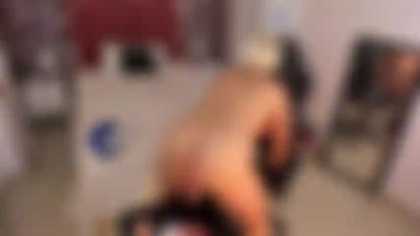 Monte un gode sur la table !!!