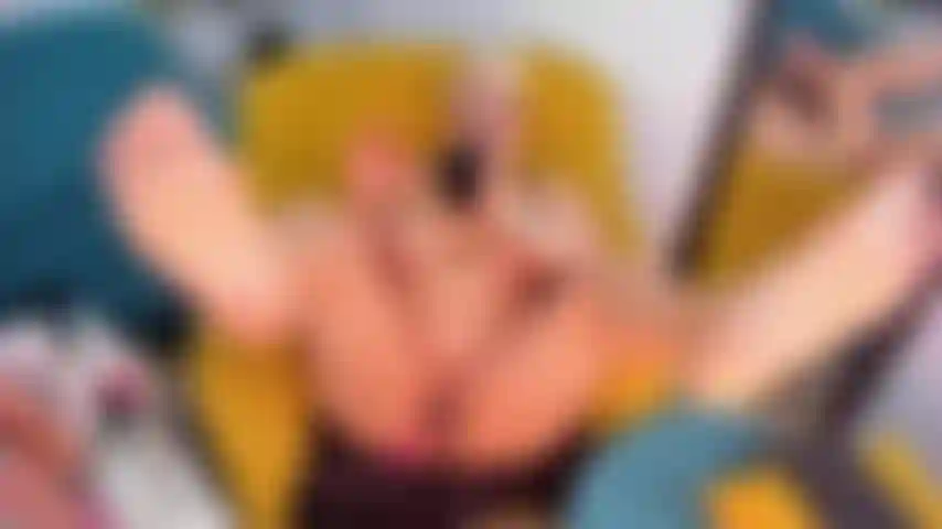 J'aime sentir mon gode en moi et me masturber rapidement.