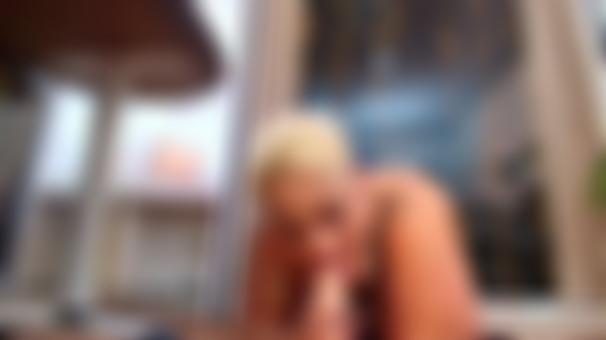 Je suce ta bite et je la chevauche.