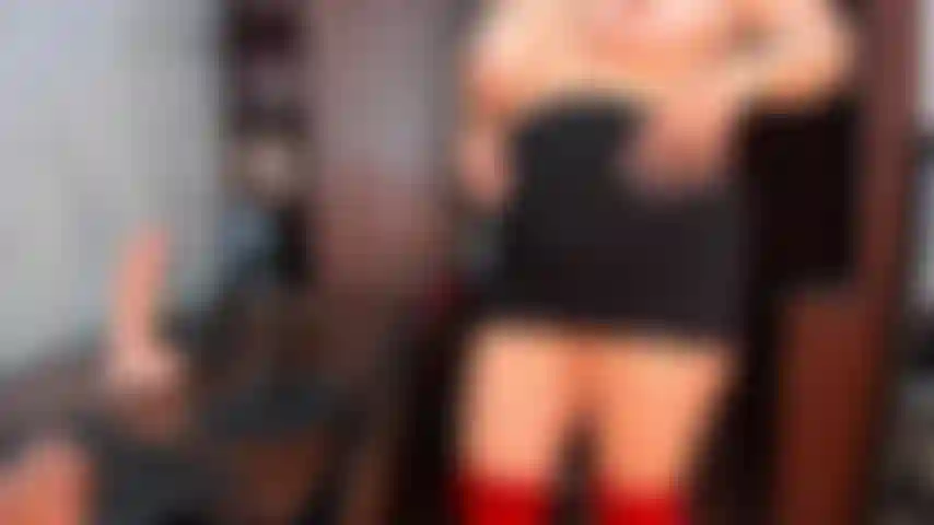 Je mange toute la bite de mon patron.