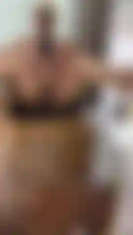 Que regarde ma chatte dans le miroir ?