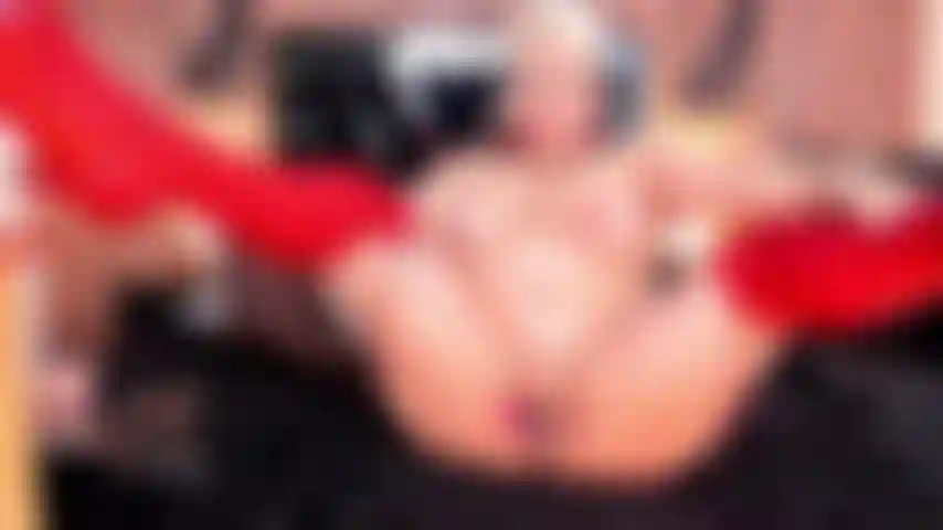 J'aime me masturber avec mes doigts pendant qu'ils me voient.