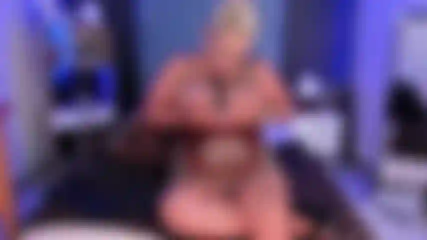 Faire de la gorge profonde et du sperme dans ma bouche rend ma chatte mouillée pour toi.