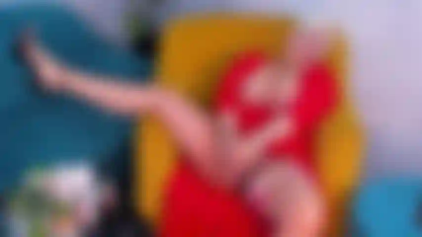 Untitled_projecti me masturbe la chatte jusqu'au fond de ma chaise.