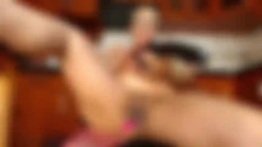 Je baise ma chatte avec le gode noir.