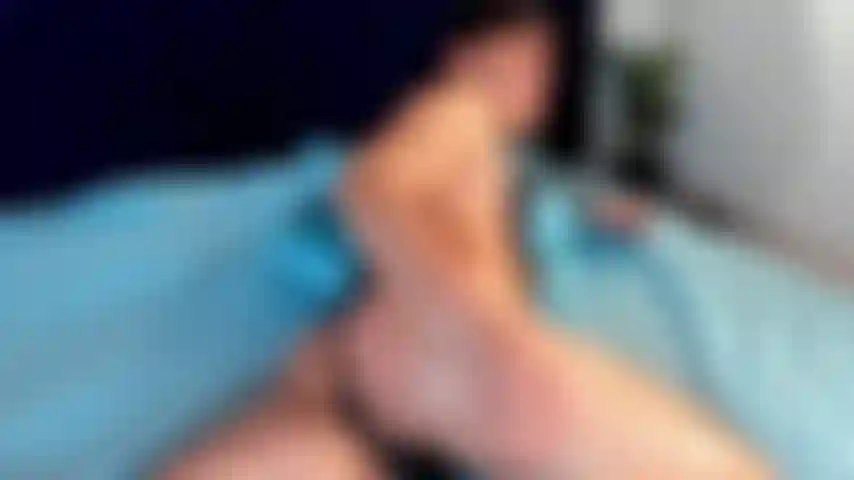 Gifle-moi le cul et montre-moi le trou du cul.