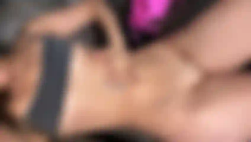 Quand je suis seule, j'adore toucher mon corps et imaginer que c'est toi, que ce sont tes mains. Mmmm.