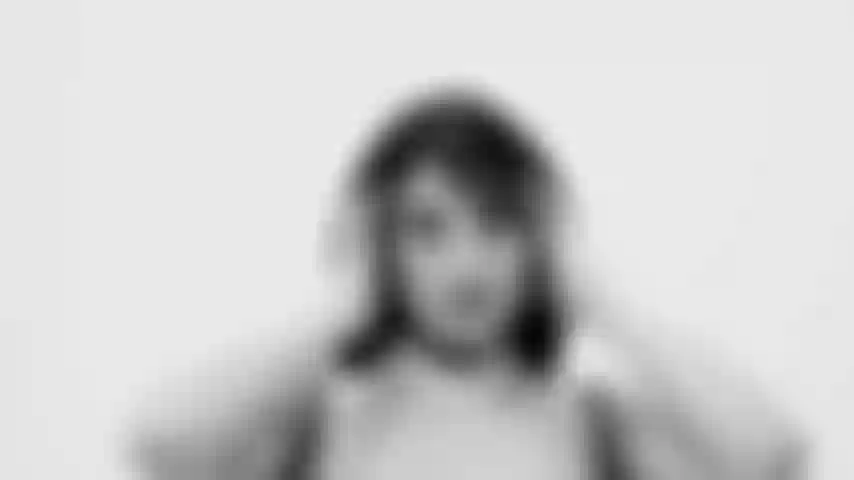 Cours à travers mon corps sexy.