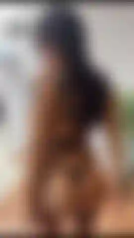 Tu aimes mon cul ? Tu vas adorer mes seins.