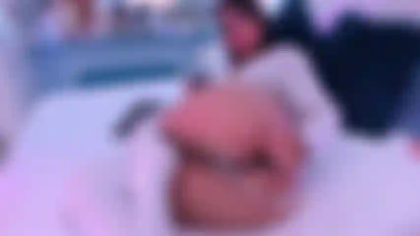 Tu veux voir un chat jouer avec sa queue au fond de lui ? Débloquez ce bon anal !