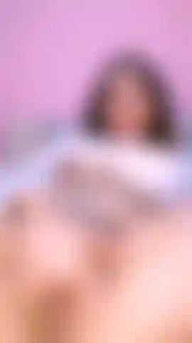 Je veux que tu goûtes ma chatte à la crème.