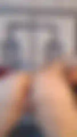 Je fais rebondir mon gros cul sur toi.