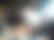 Je sors mes seins et les fais clignoter mais les couvre rapidement. Près de chez moi, ne voulant pas être reconnue mais excitée, je m'arrête et me doigte la chatte et tire les seins sur le mamelon, un orgasme rapide et excitant.