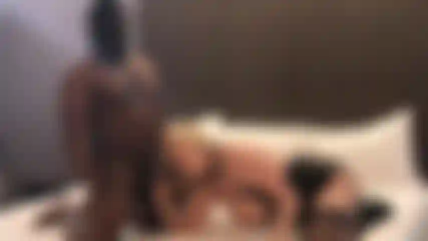 B/g cheatsex avec bbc rough sex hair tirant le visage poussé vers le matelas light airplay 69 sucer et baiser.