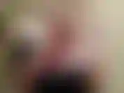 Ma première vidéo de vestiaire. Désolé pour la caméra tremblante, je n'avais pas de place pour poser mon téléphone et je suis devenue tellement excitée que je n'ai eu qu'à me doigter la chatte et à me faire jouir. Body shaking orgasme public cum.