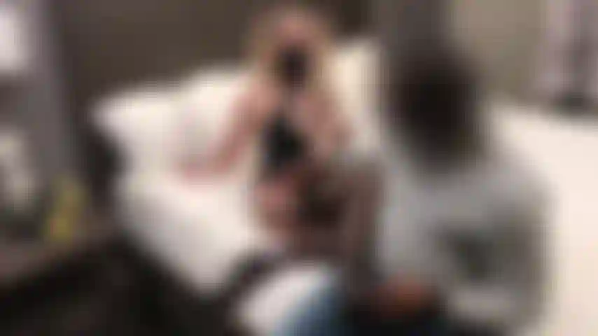 Garçon / fille mari cocu cassettes vidéo ma première rencontre avec bbc fuckbuddy, masques covid hardcore battant la chatte.