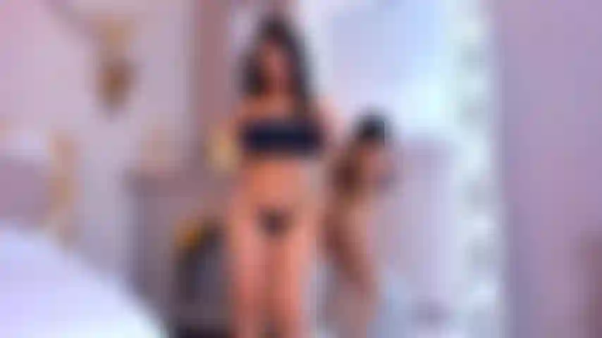 Spectacle de strip-tease chaud et de lotion.