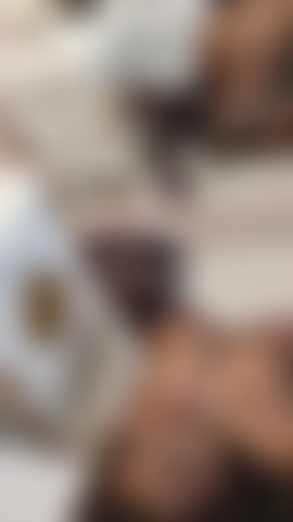 Je bois et lèche chaque goutte de ton sperme dans ma bouche.