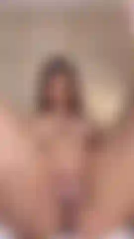 Je viens avec mes doigts dans ma chatte et un gode #latina #messygirl #lush #dildo #pussy #fuck #wet.