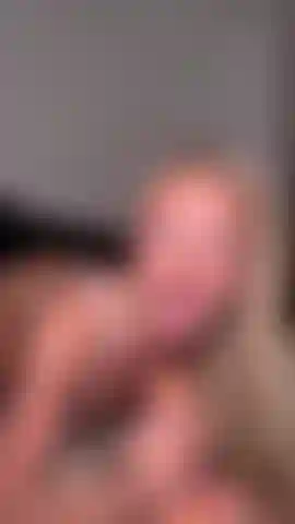 La pipe la plus profonde et la plus bavante de tous les temps ! Avec quelques instructions de branlette en prime pour faire bonne mesure...