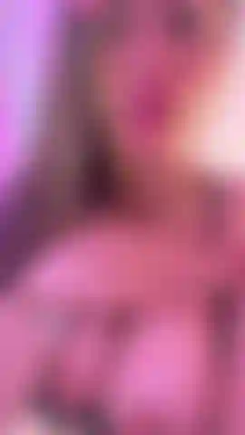 Salut toi, magnifique… on pourrait bien avoir besoin d'un peu d'amour et de fun par ici… ça te dirait de venir me tenir compagnie ? J'adorerais te voir et partager un moment spécial avec toi. ✨.