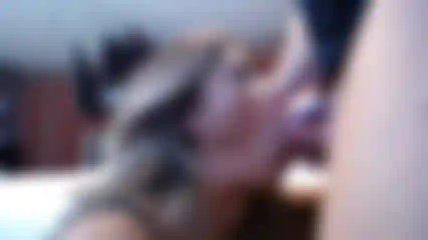 Skull cogner la bouche de gina.