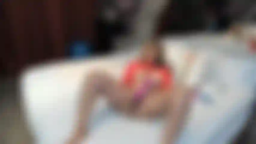 Je joue avec ma chatte avec 2 jouets !!