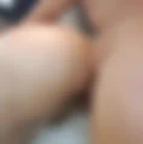 Déchirant la chatte en levrette.