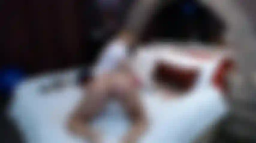 Anal avec un jouet rose.