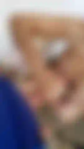 Caressant la grosse bite de bo blake.