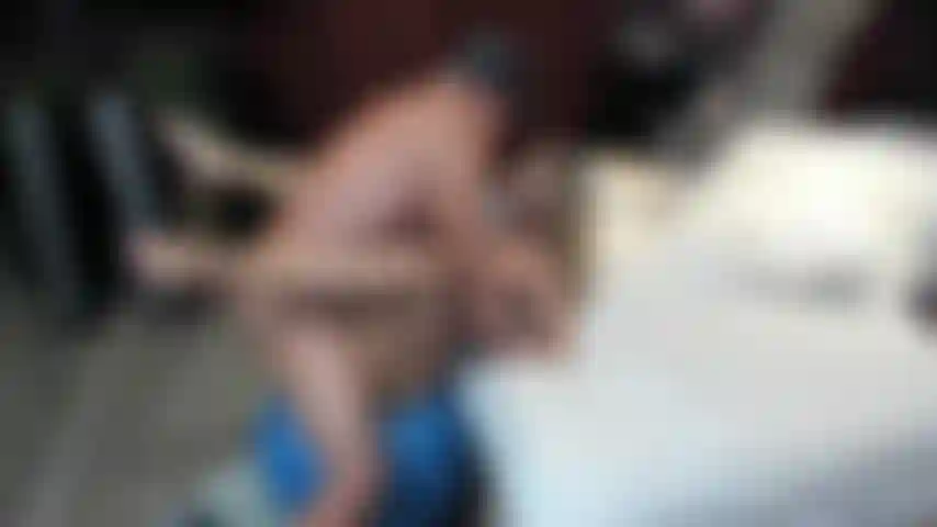 Sexe sur un ballon d'entraînement ! Bo souffle une grosse décharge sur mon cul !