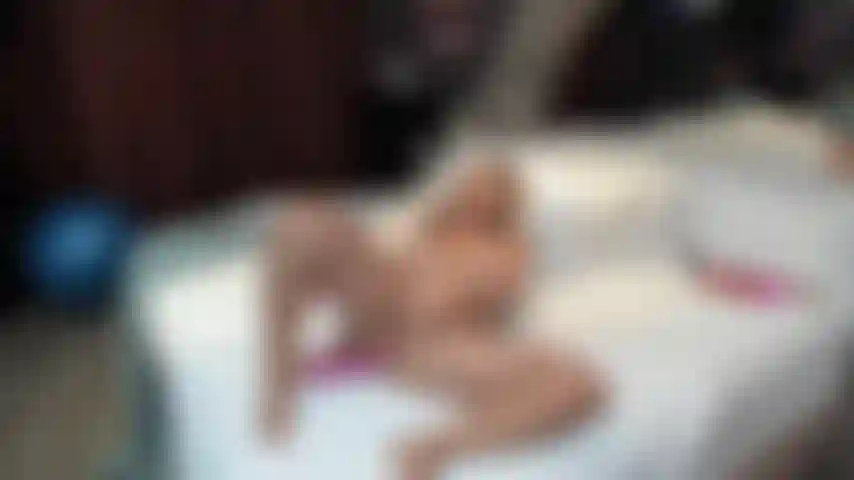 Double pénétration jusqu'à ce que je gicle.