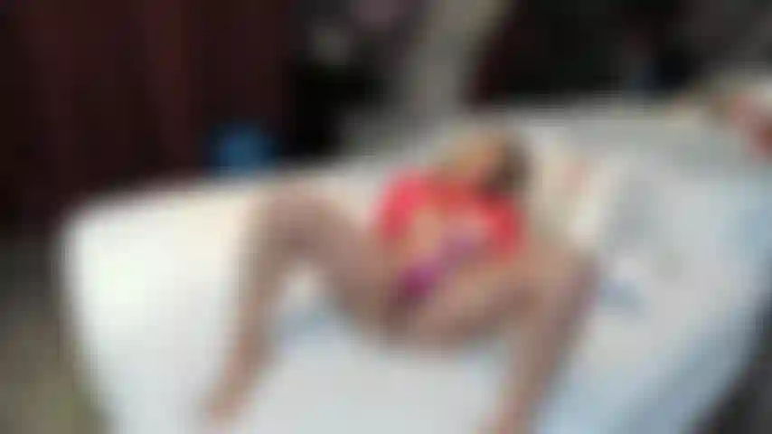 Playing_with_pussy_and_vibrator_spread_eagle.