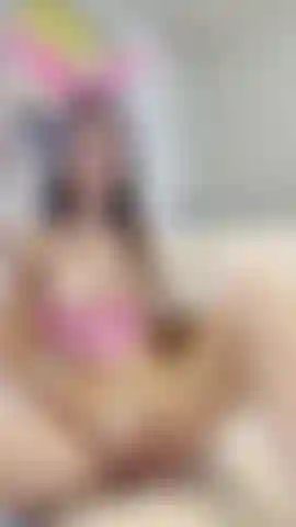 Cosplay de lapin de pâques rose.