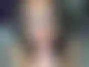 Gloria l'amour suce un gode blanc et baise ma chatte crémeuse avec un gode en verre. Je me traite de salope, de bimbo et j'huile mon faux rack ! Venez voir ma chatte nappy et mes énormes aréoles noires couvertes d'huile.