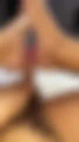 Self footjob au ralenti.