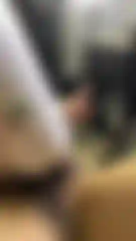 Je jouis avec mon vibromasseur sur les pieds.