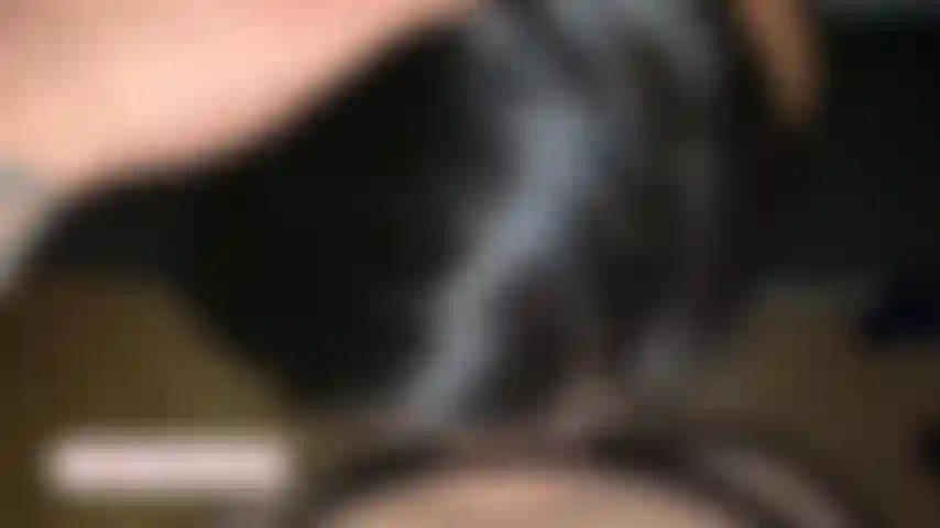 Regardez-moi sucer une bite puis me faire baiser par derrière. Doggystyle pov, pas d'éjaculation, je le faisais languir ce jour-là (; (chatte rasée dans cette vidéo).