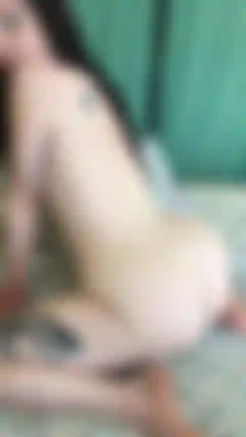 Twerking et joi. Twerking tout en te disant comment caresser ta bite.