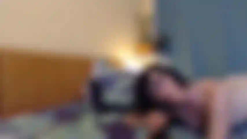 Je chevauche ta bite noire jusqu'à ce que je nous fasse jouir !