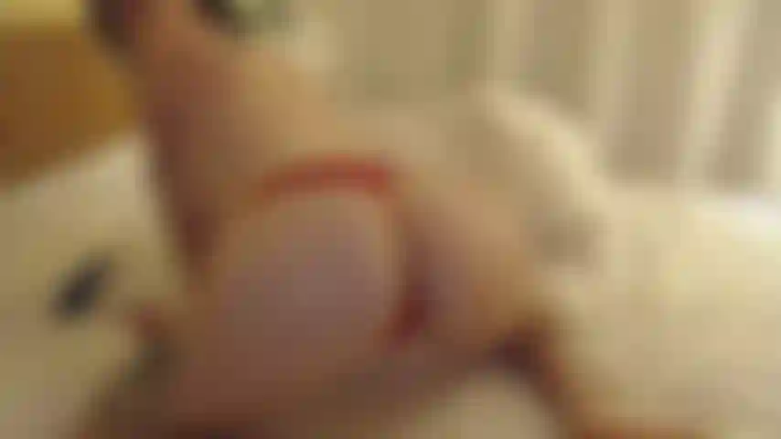 Te taquine avec mon butin ... Puis je baise ma chatte avec mon jouet en verre de canne à sucre jusqu'à ce que je jouisse !!