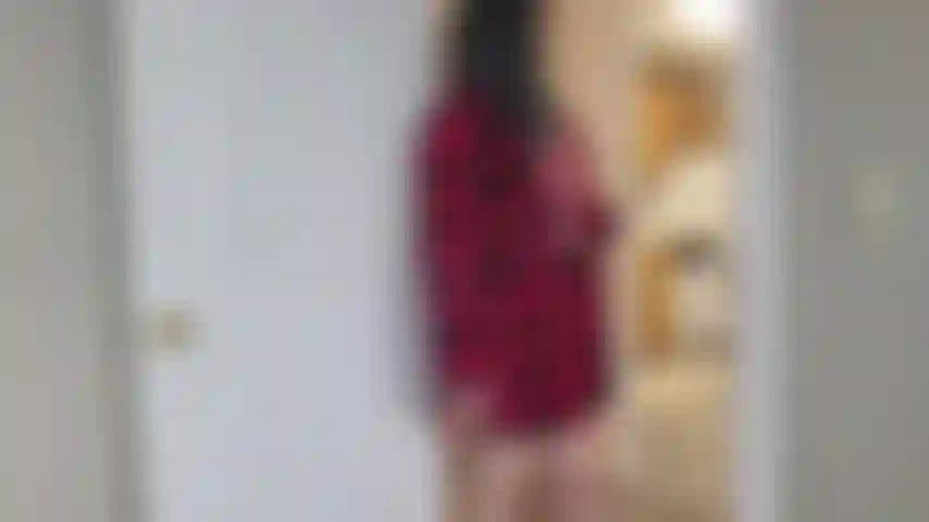 Belle soeur joi : nous sommes seuls à la maison et je décide de venir dans ta chambre ! En me tenant sur le pas de votre porte, je découvre que vous avez une partie de ma culotte sale... Je décide alors de m'amuser avec vous !