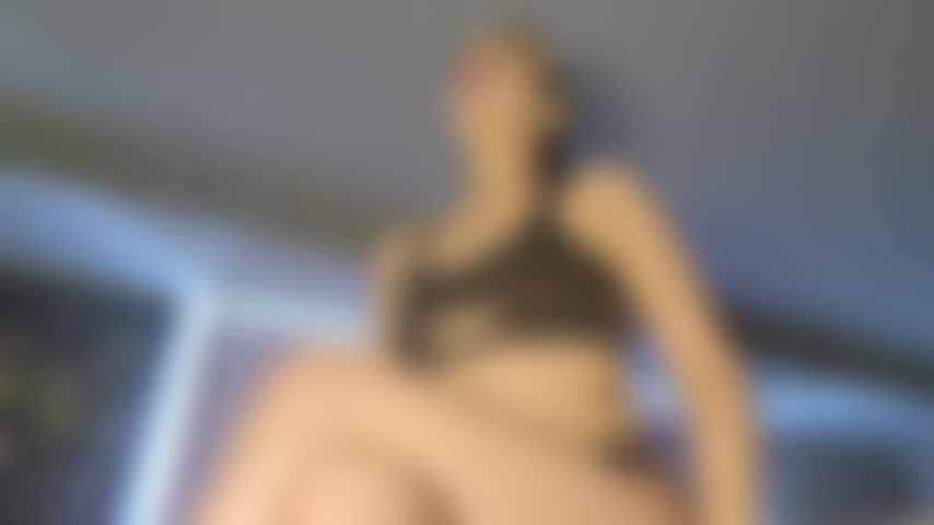 Adoration des pieds : tu as été sage, voici ta récompense. Adore mes pieds comme je te le dis, suis toutes mes instructions et peut-être gagneras-tu une autre récompense !