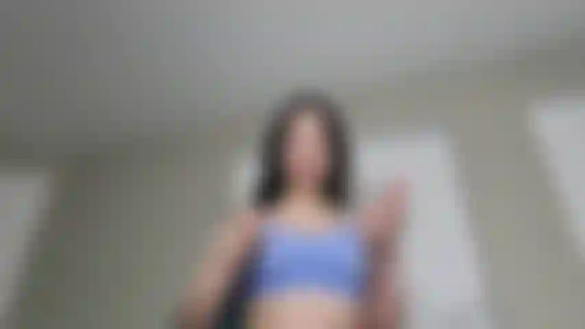 Punition après l'entraînement : j'ai été productive toute la journée et vous êtes restée au lit ! Je sais comment t'apprendre... Je vais te punir en te faisant vénérer mon corps après l'entraînement... Sweat et tout.