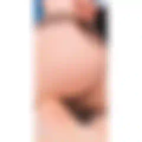 Huiler mon beau cul au soleil, au ralenti.