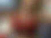 Une déesse en forme et musclée, je porte mon pantalon de yoga noir brillant avec un petit haut de gym sexy et je te rends totalement accro à mes muscles ! Mes bras forts, mes grands abdominaux et mon cul puissant te rendent fou !