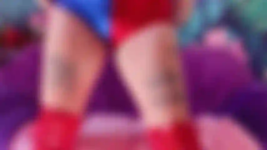 Harley Quinn squirt
I'm sprawled on the couch in my Harley Quinn cosplay—top barely holding my tits, tiny shorts pulled aside, pigtails bouncing. I ride the thick dildo deep into my wet pussy, grinding hard, moaning like a maniac. Faster, slamming it in, my juices dripping everywhere. I squirt hard, screaming "Puddin'!" as I soak the cushions in a gushing orgasm.